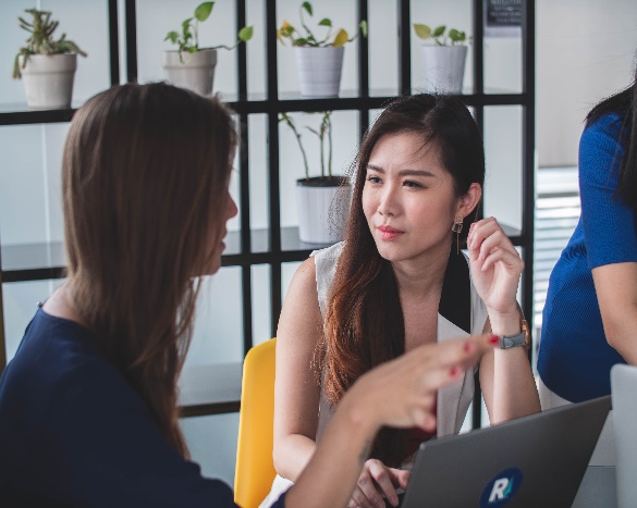 A group of people sitting around a table

Description automatically generated with medium confidence